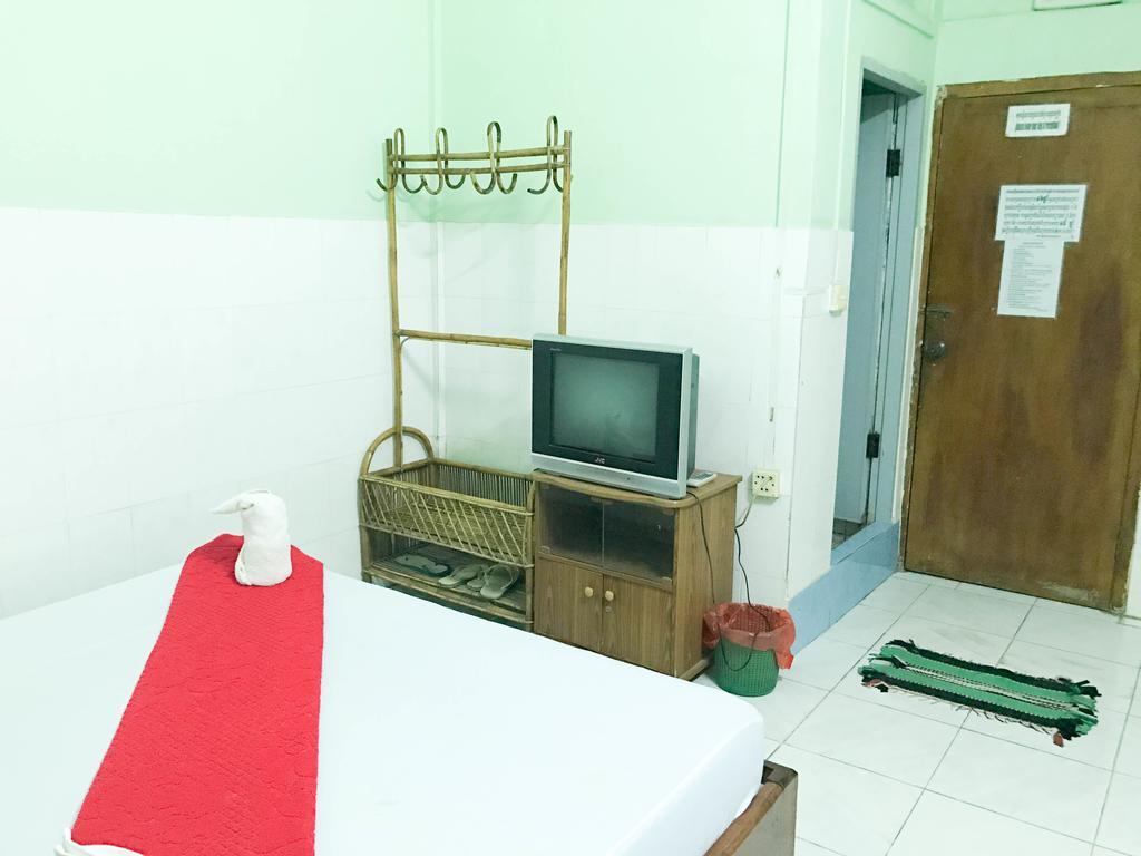 Ta Som Guesthouse & Tour Services Сіємреап Екстер'єр фото